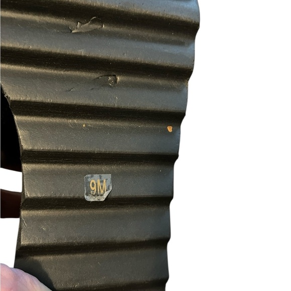 Current Mood “Fight my Demon Devil Horn Slides” Faux Fur Platform Slides Size 9 - Picture 7 of 7